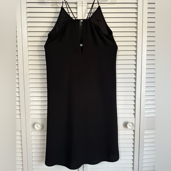 H&M simple but elegant dress - Picture 1 of 6